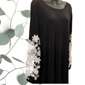 Elegant Black/White Lace Sleeve Women's Dress